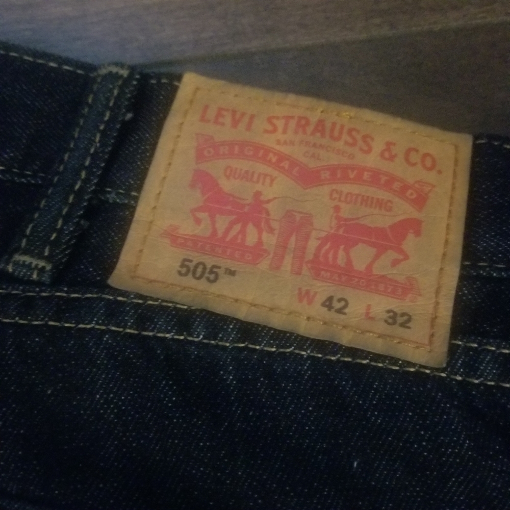 Levi's - Picture 2 of 3